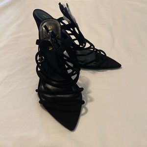 Pointy toe black heels